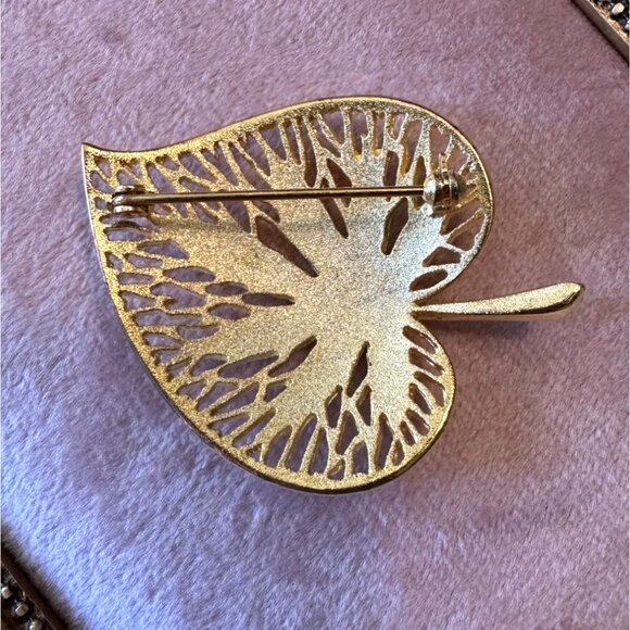 Vintage Gold-Tone Leaf-Shaped Brooch Pin With Intricate Filigree Design MCM - Picture 3 of 6